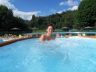 Campsite France Auvergne : Détente dans le bain à remous, piscine chauffée.
