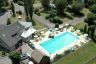Camping Frankrijk Auvergne : Vue drone piscine camping en Auvergne Volcans Sancy