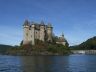 Campsite France Auvergne : Visite château du XVème siècle : exposition de peintures, pendant vos vacances en Auvergne